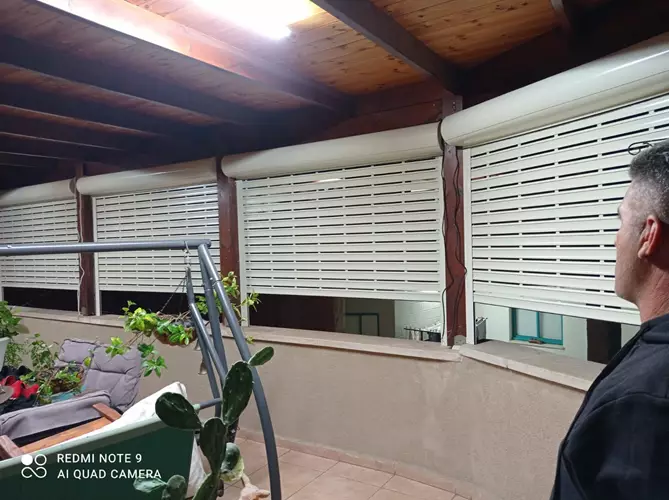 התקנת תריסים מתקפלים